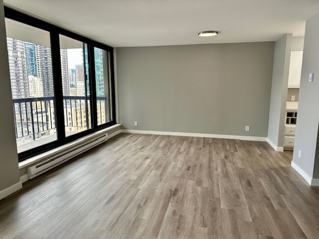 Building Photo - Spacious Remodeled 2 Bedroom Belltown Apar...