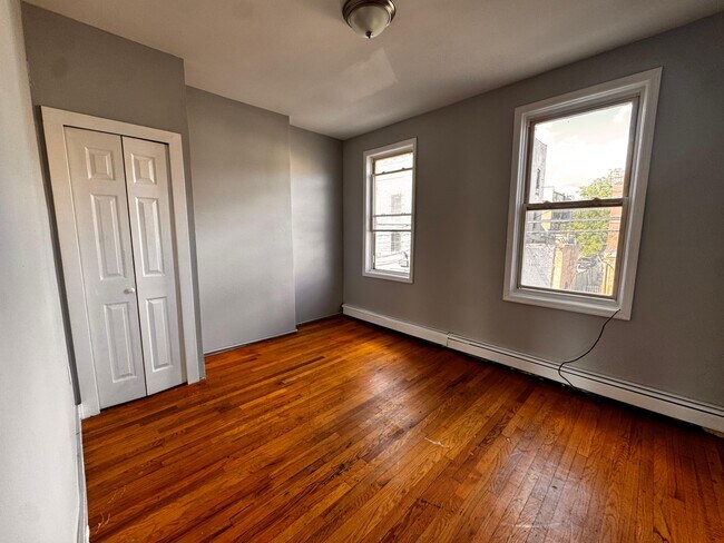 Foto del edificio - 179 Armstrong Ave