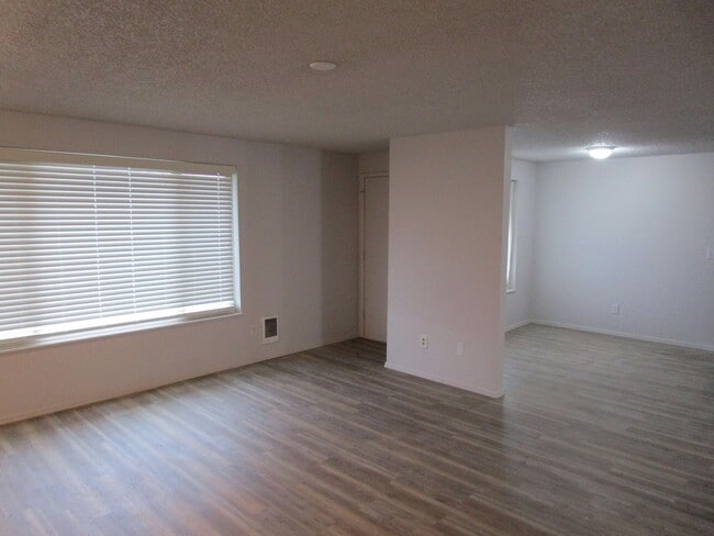 Building Photo - 3 Bedroom Home with Fenced Yard, Located Next to Crook County High School - Garbage Included! Ava...