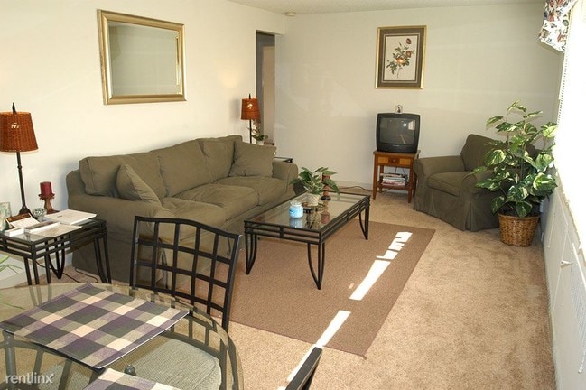 Building Photo - 328 Hinds St