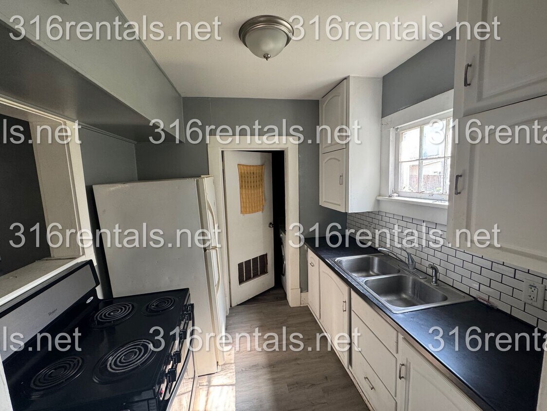 Foto principal - $795 - 2 bed 1 bath - Single Family Home