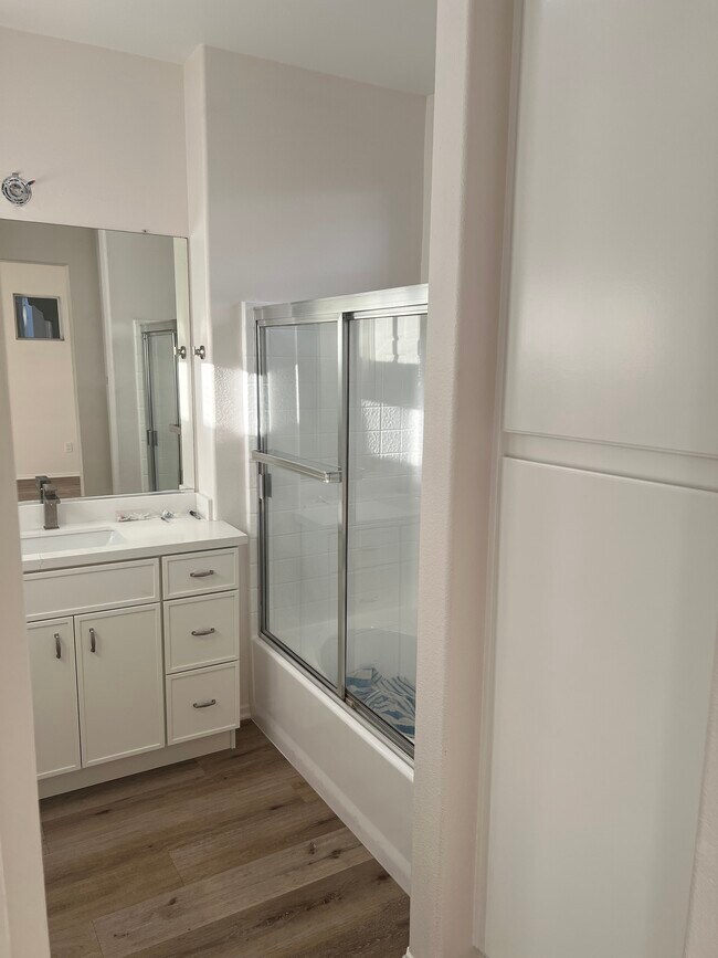 baño 1 - 128 California Ct