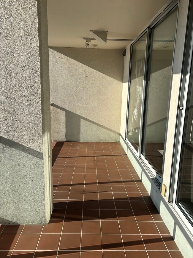 Building Photo - 1600 Howe St