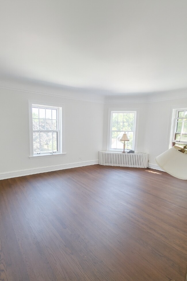 Building Photo - 448 Elmwood Ave