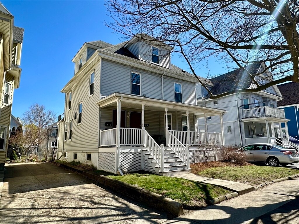 Primary Photo - 82 Dexter Ave
