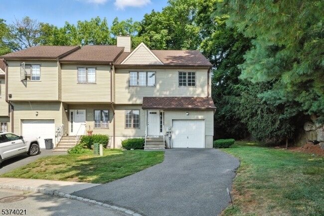 Building Photo - 31 Hickory Ln