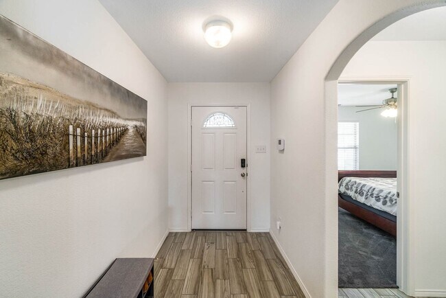 Foto del edificio - Turnkey, Contemporary in West Fort Worth