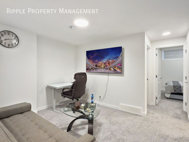 Photo du bâtiment - 50% OFF YOUR FIRST MONTHS RENT! AMAZING 2 ...