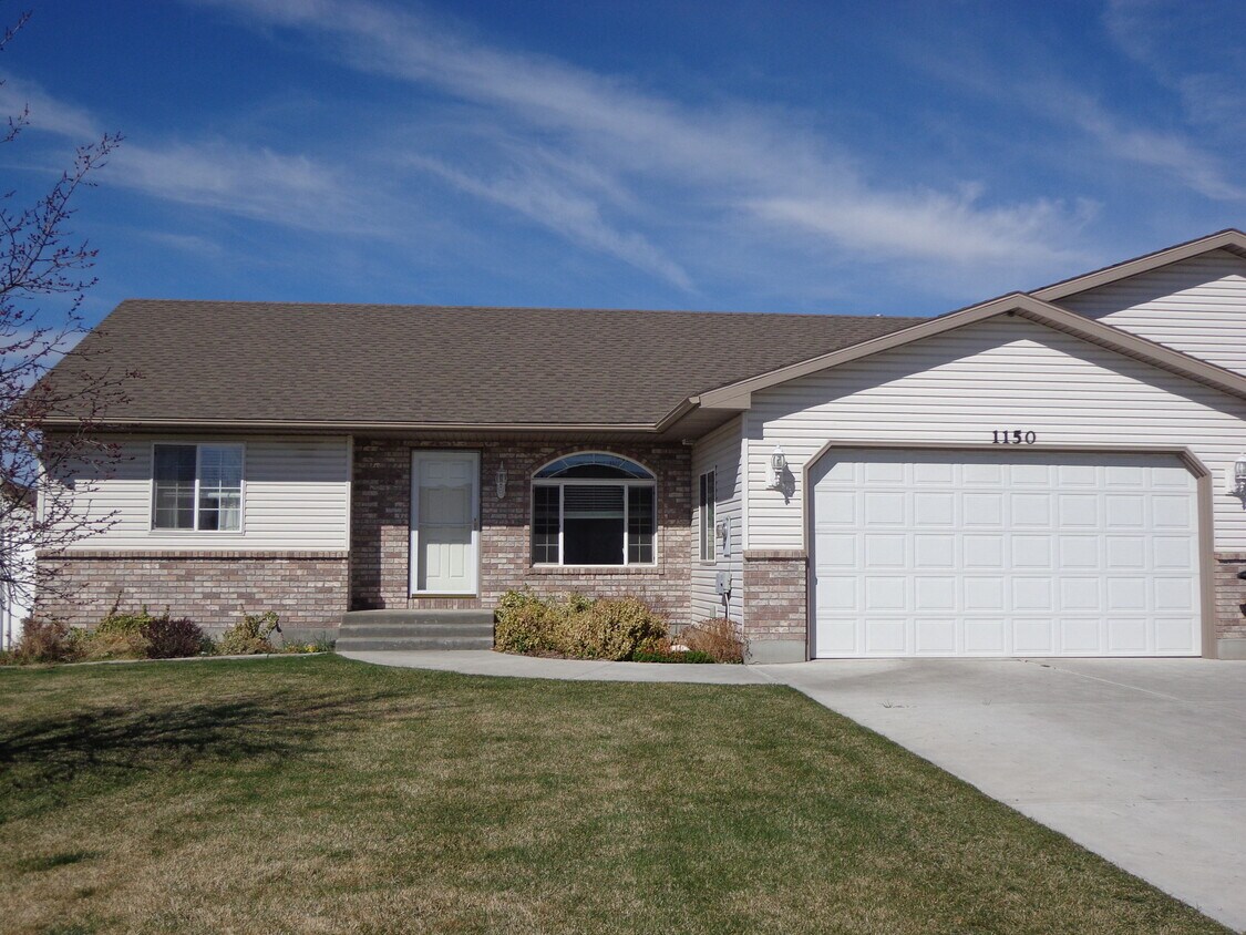 1150 Kingswood Cir, Ammon, ID 83406 Townhome Rentals in Ammon ID