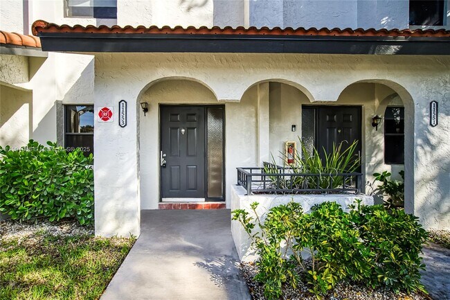 Foto del edificio - 11551 Royal Palm Blvd