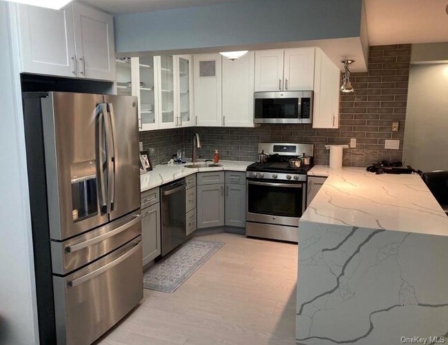 Foto del edificio - 17-85-85 215th St