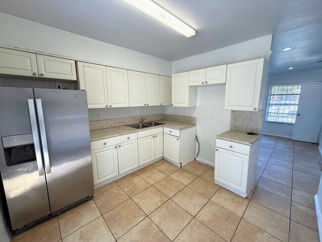 Foto del edificio - 3250 NW 179th St