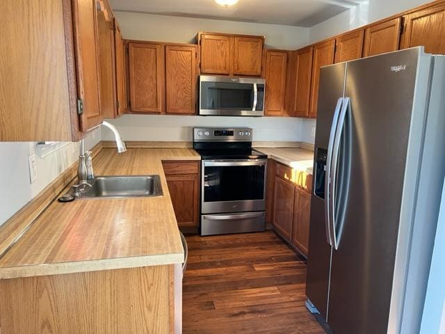 Building Photo - End unit 2 bdrm 2.5 bath in Green Valley