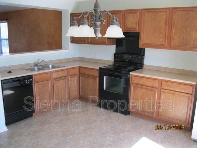 Building Photo - 5705 Viewpoint Dr