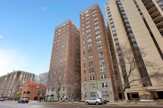 Building Photo - 1100 N La Salle Dr