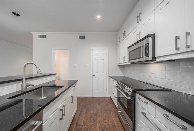 Building Photo - 1201 McDuffie St