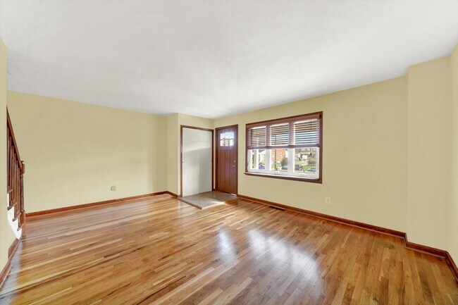 Building Photo - 1746 Stokesley Rd
