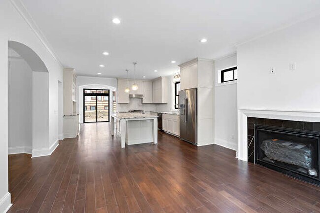 Building Photo - 235 Mackubin St