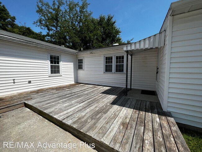 Foto del edificio - 3 br, 2 bath House - 421 E. 2nd Street