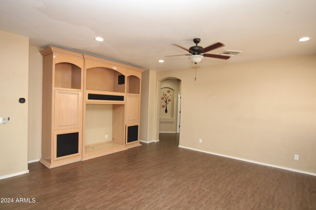 Building Photo - 11310 W Monte Vista Rd