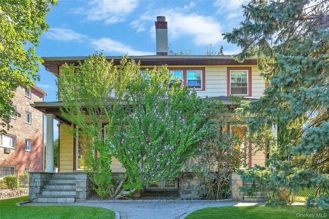 Building Photo - 806 Pelhamdale Ave