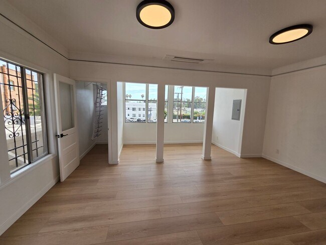 Foto del edificio - 1610 W Sunset Blvd
