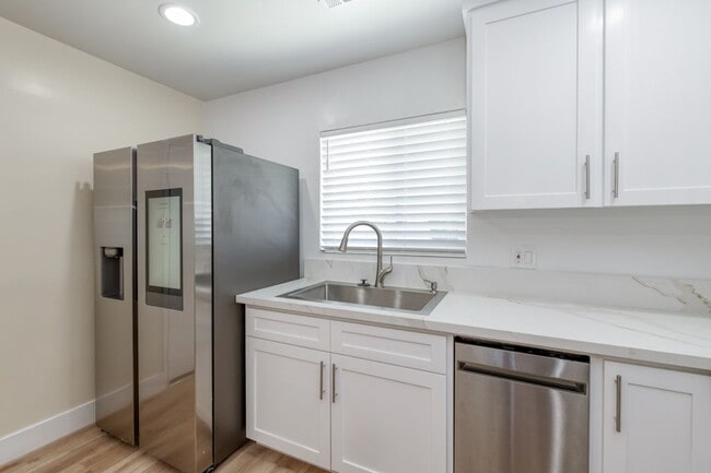 Building Photo - 2111 Tulare St