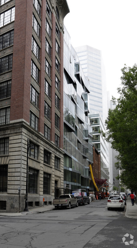 Primary Photo - U Building