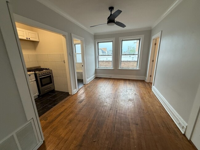 Foto del edificio - 3420 W Irving Park Rd