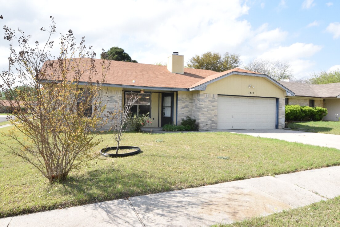 Primary Photo - 1419 Amber Rd