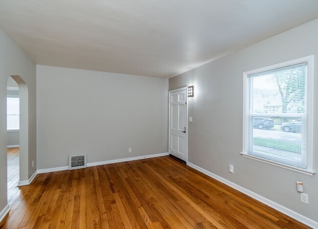 Building Photo - Rare home available for rent in Eken park!