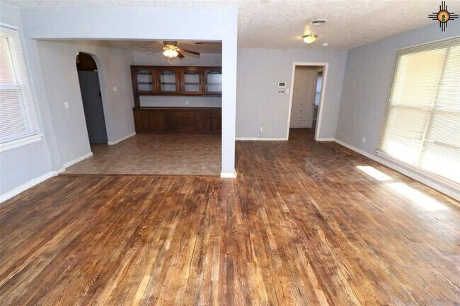 Building Photo - 2513 Axtell