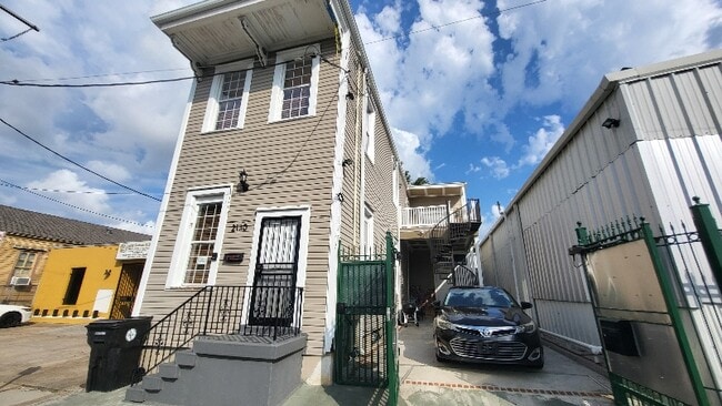Building Photo - 2324 Agriculture St