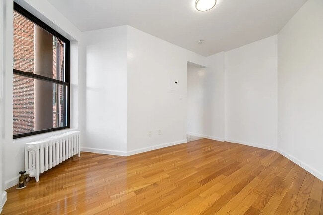 Building Photo - 117 Perry St