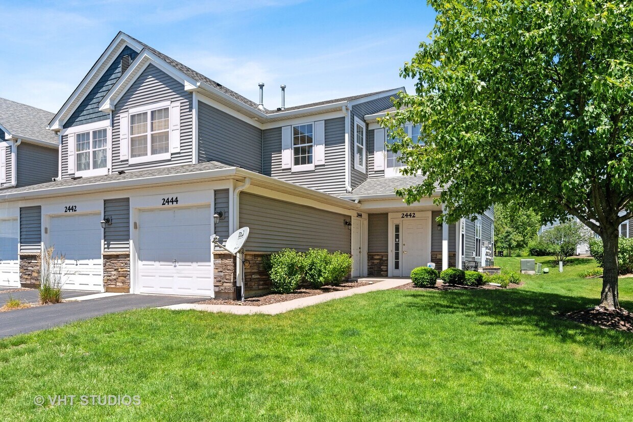 Foto principal - 2442 Golf Ridge Cir