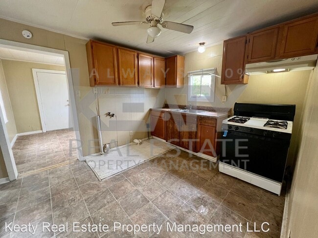 Building Photo - 2 br, 1 bath House - 219 Edison Street