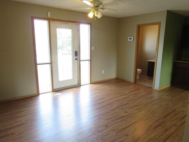 Photo du bâtiment - 4401-4444 44 Ave