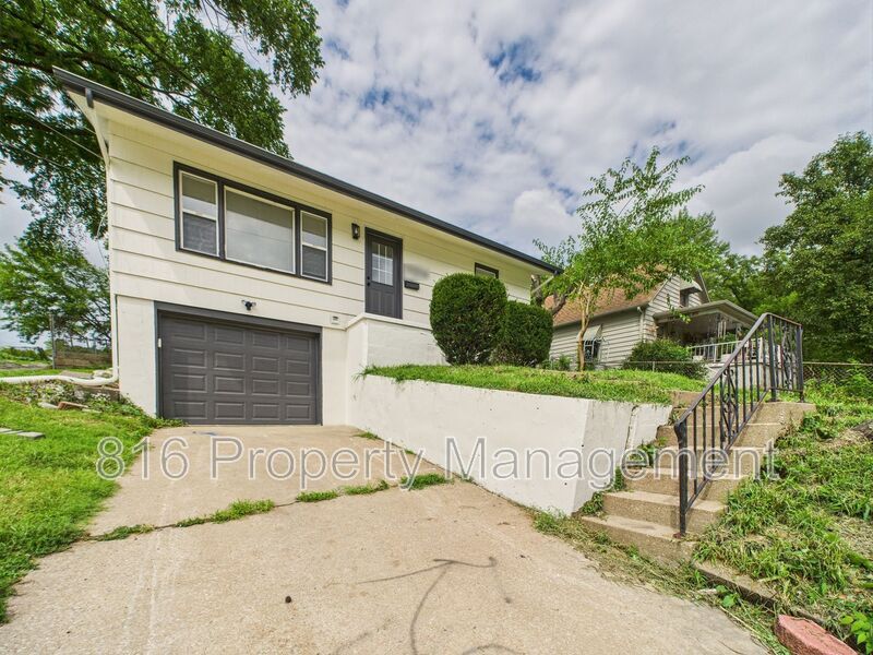 Primary Photo - 11214 E Lexington Ave
