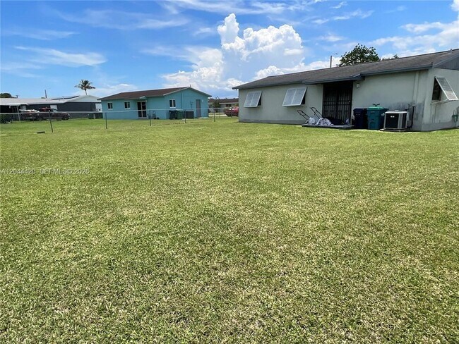 Building Photo - 14253 SW 107th Pl