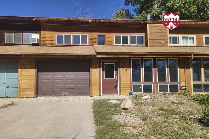 Primary Photo - 903 Sir Galahad Dr