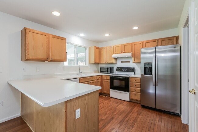 Building Photo - 4-Bedroom Highlands Ranch Home with Finish...