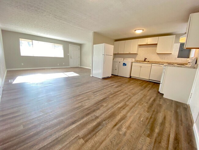 Foto del edificio - 301 Ives Ln