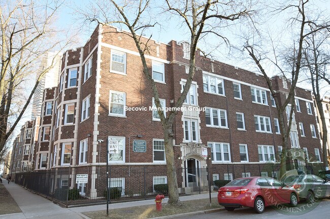 Building Photo - 1059 W Glenlake Ave