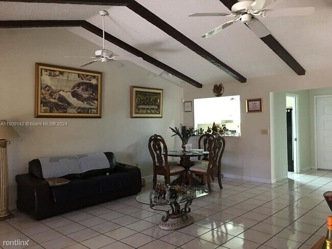 Foto del edificio - 3 br, 2 bath House - 8748 SW 114th Pl