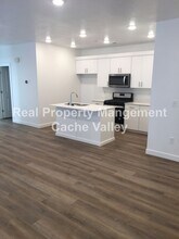 Building Photo - 462 W 40 S