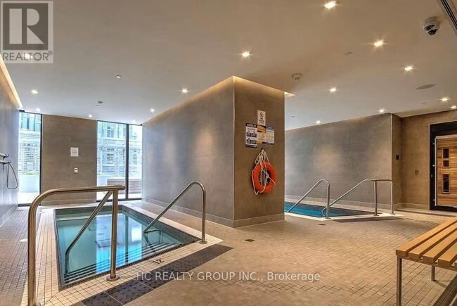 Photo du bâtiment - 1-1101 Yorkville Ave