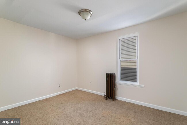 Building Photo - 622 W Collings Ave