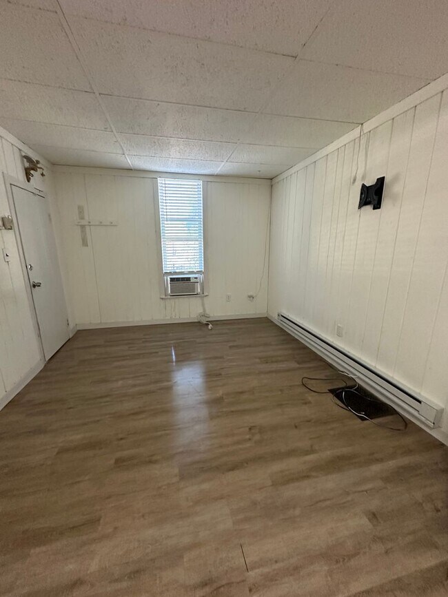 Building Photo - Beautiful one bedroom in OCC!