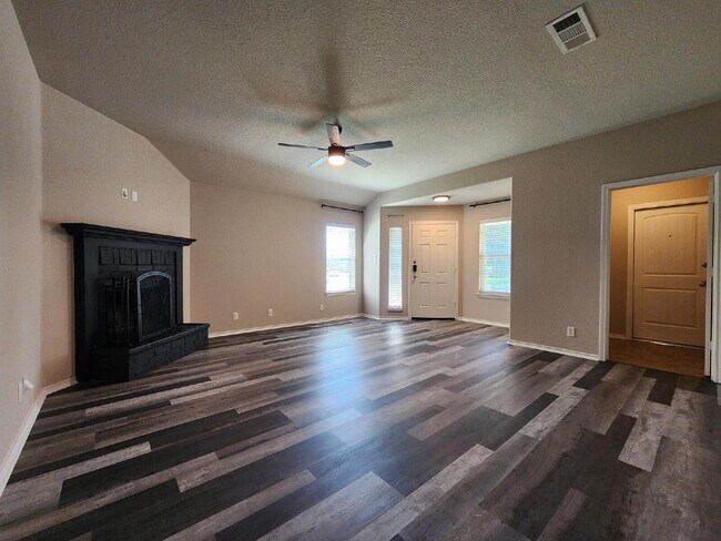 Foto del edificio - 4633 Stonehaven Dr