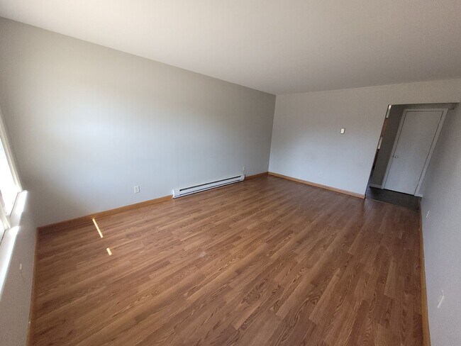 Foto del edificio - 3204-3206 Runway Ave